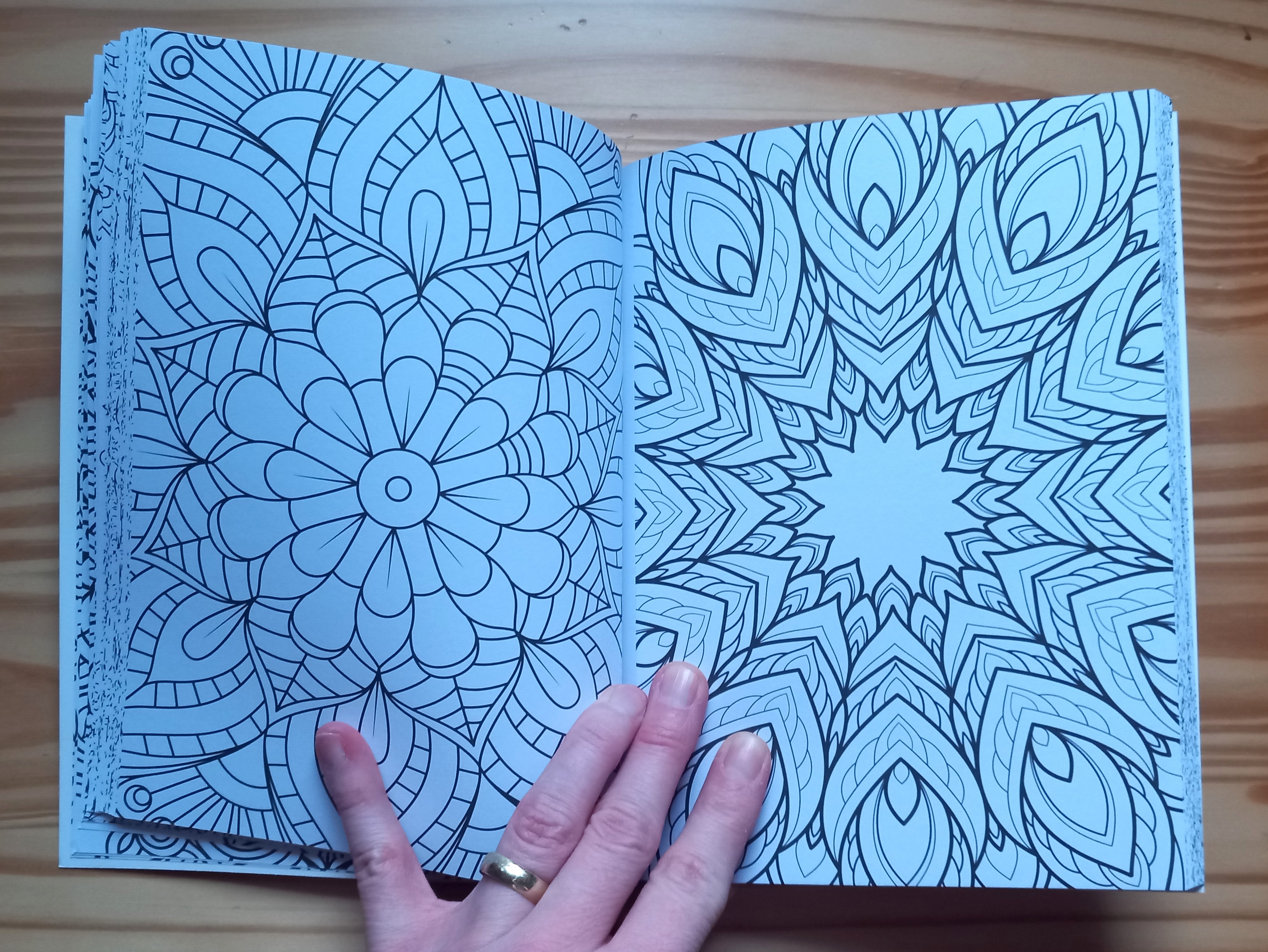 Colouring book Mandaly - ukázka z knihy